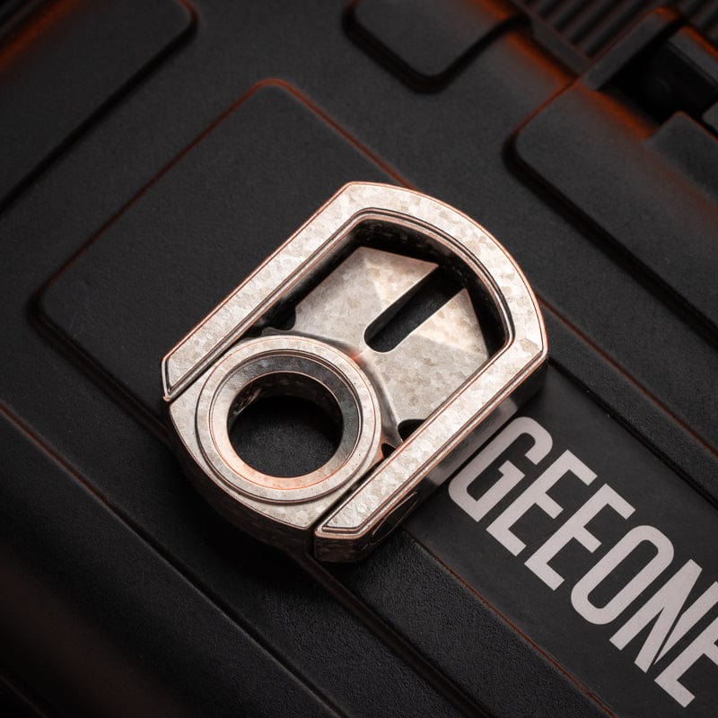 EDC Lanyard Bead – Iron Triangle Heart of Zerg 2.0 | Titanium DLC Mokuti Tritium Pendant
