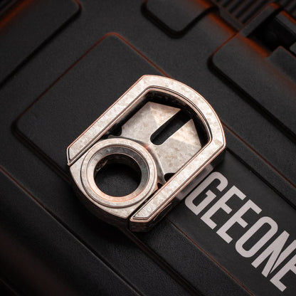 EDC Lanyard Bead – Iron Triangle Heart of Zerg 2.0 | Titanium DLC Mokuti Tritium Pendant
