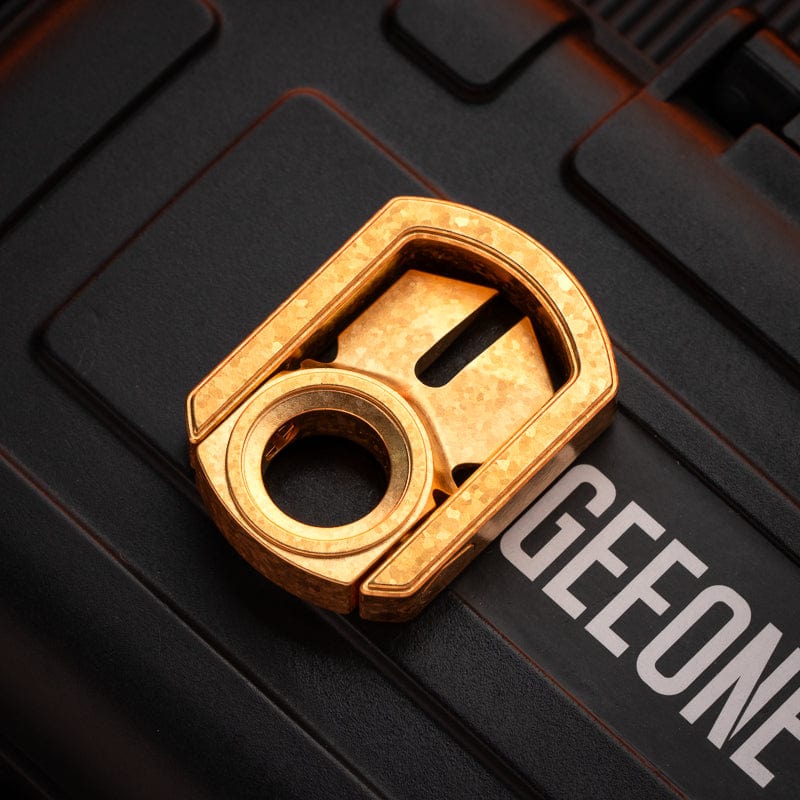 EDC Lanyard Bead – Iron Triangle Heart of Zerg 2.0 | Titanium DLC Mokuti Tritium Pendant