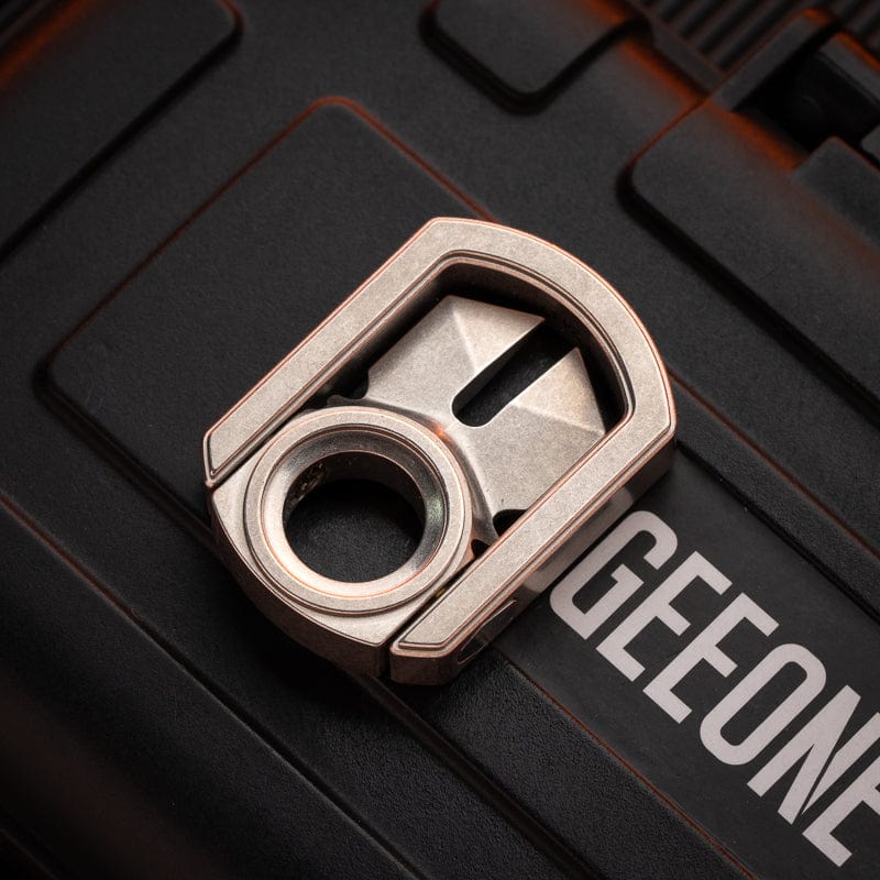 EDC Lanyard Bead – Iron Triangle Heart of Zerg 2.0 | Titanium DLC Mokuti Tritium Pendant