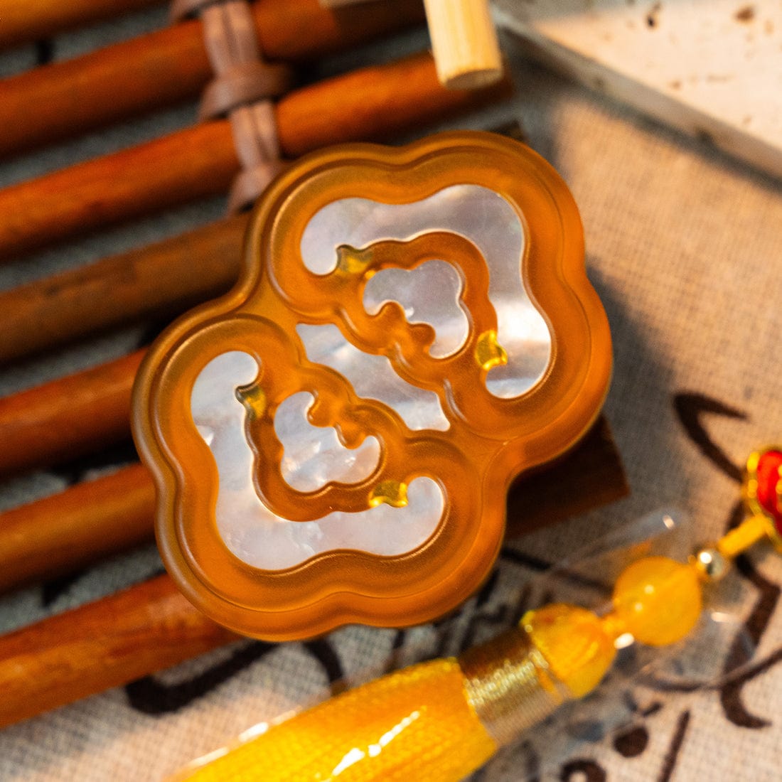 Fidget Slider – RUMU Yun Xi | Mother of Pearl Silver Foil Wood EDC Push Slider